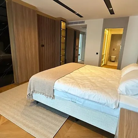 6-bedroom W Pool & Sauna