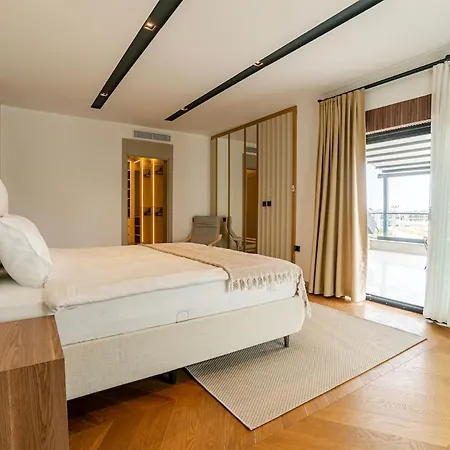 6-bedroom W Pool & Sauna Appartement *