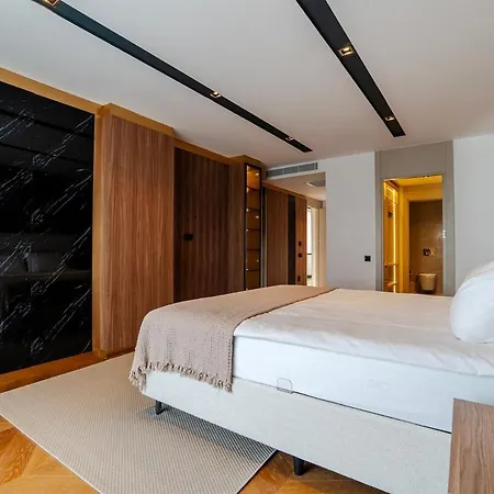 6-bedroom W Pool & Sauna