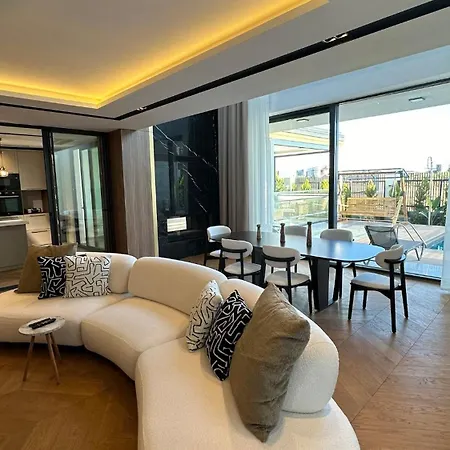 6-bedroom W Pool & Sauna *