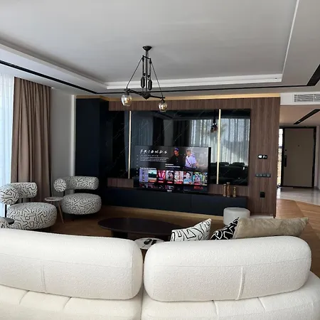 6-bedroom W Pool & Sauna Apartment *