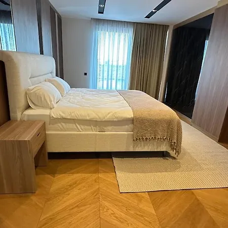 6-bedroom W Pool & Sauna