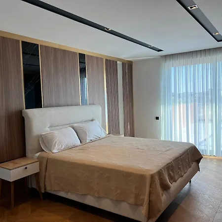 6-bedroom W Pool & Sauna Apartment *