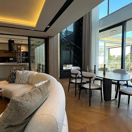 6-bedroom W Pool & Sauna Apartment *