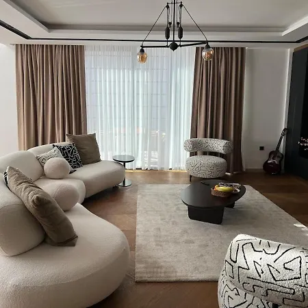 6-bedroom W Pool & Sauna *