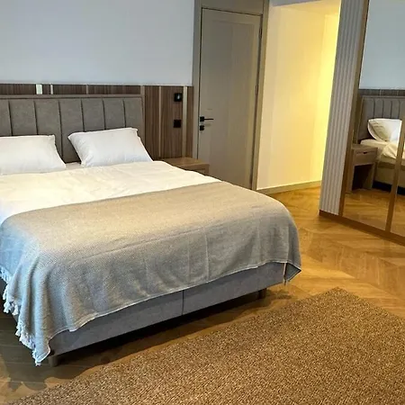 Lejlighed 6-bedroom W Pool & Sauna