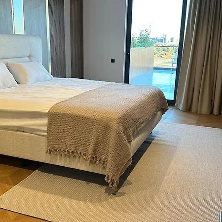 6-bedroom W Pool & Sauna