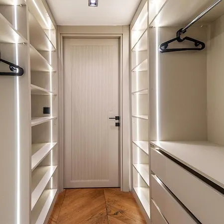 6-bedroom W Pool & Sauna Lejlighed