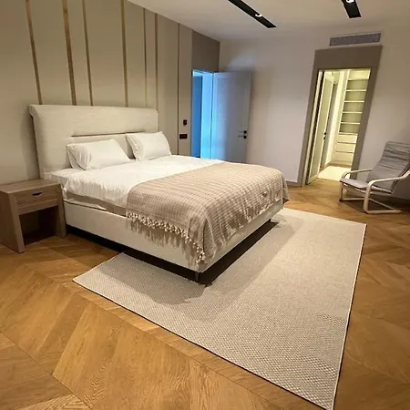 Lejlighed 6-bedroom W Pool & Sauna