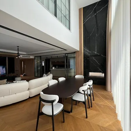 6-bedroom W Pool & Sauna *