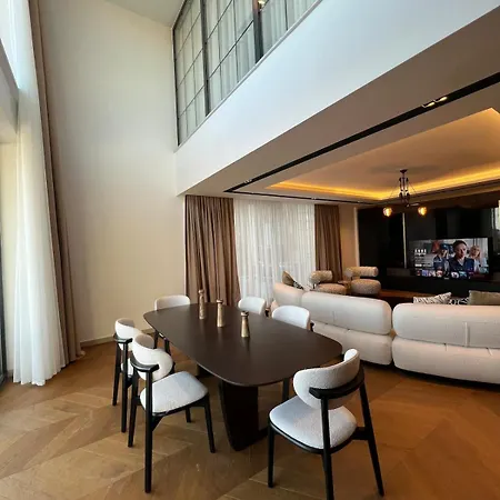 6-bedroom W Pool & Sauna *